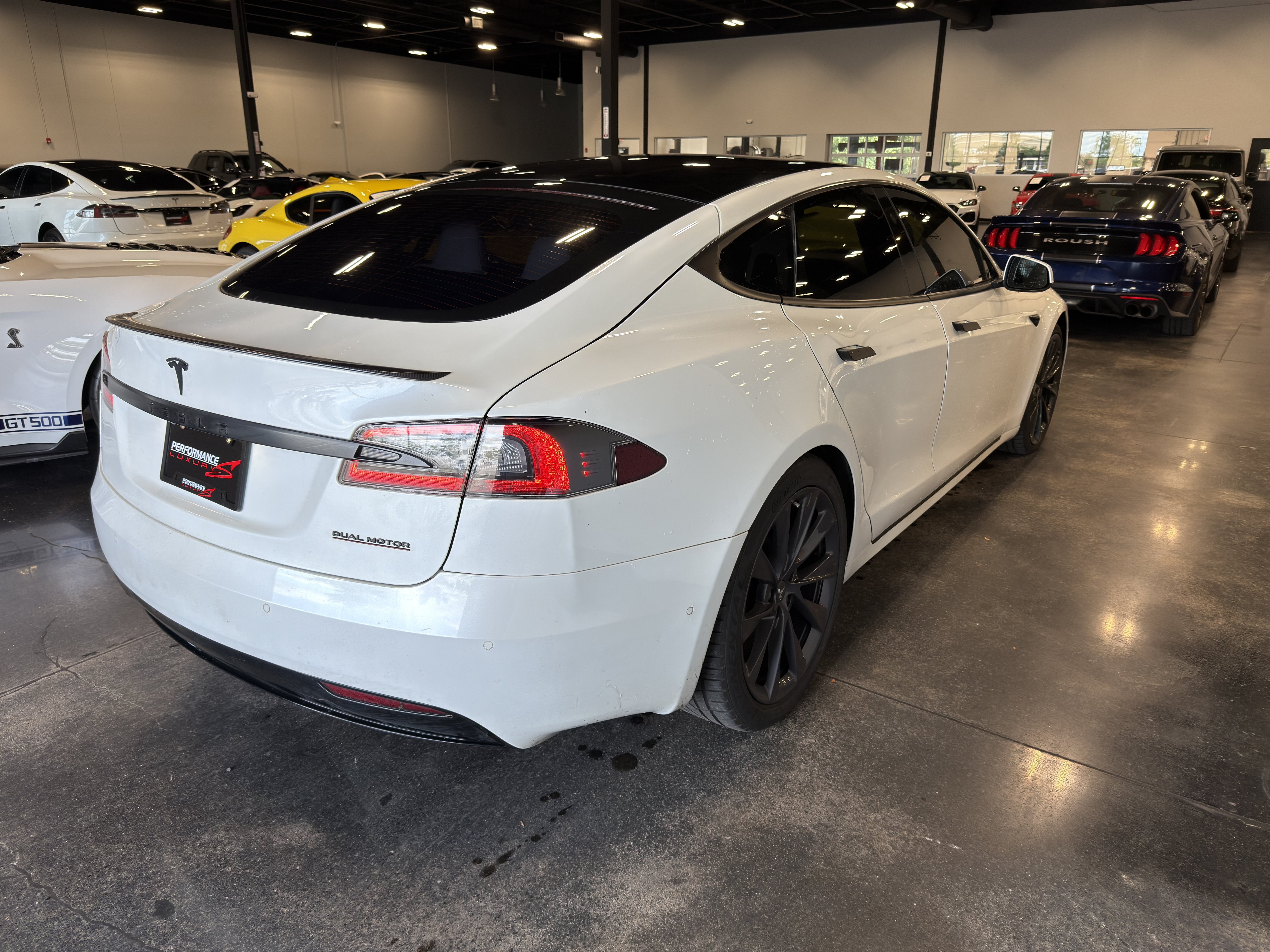 tesla model s 2019 5YJSA1E40KF332063 image tesla model s 2019 5YJSA1E40KF332063 image